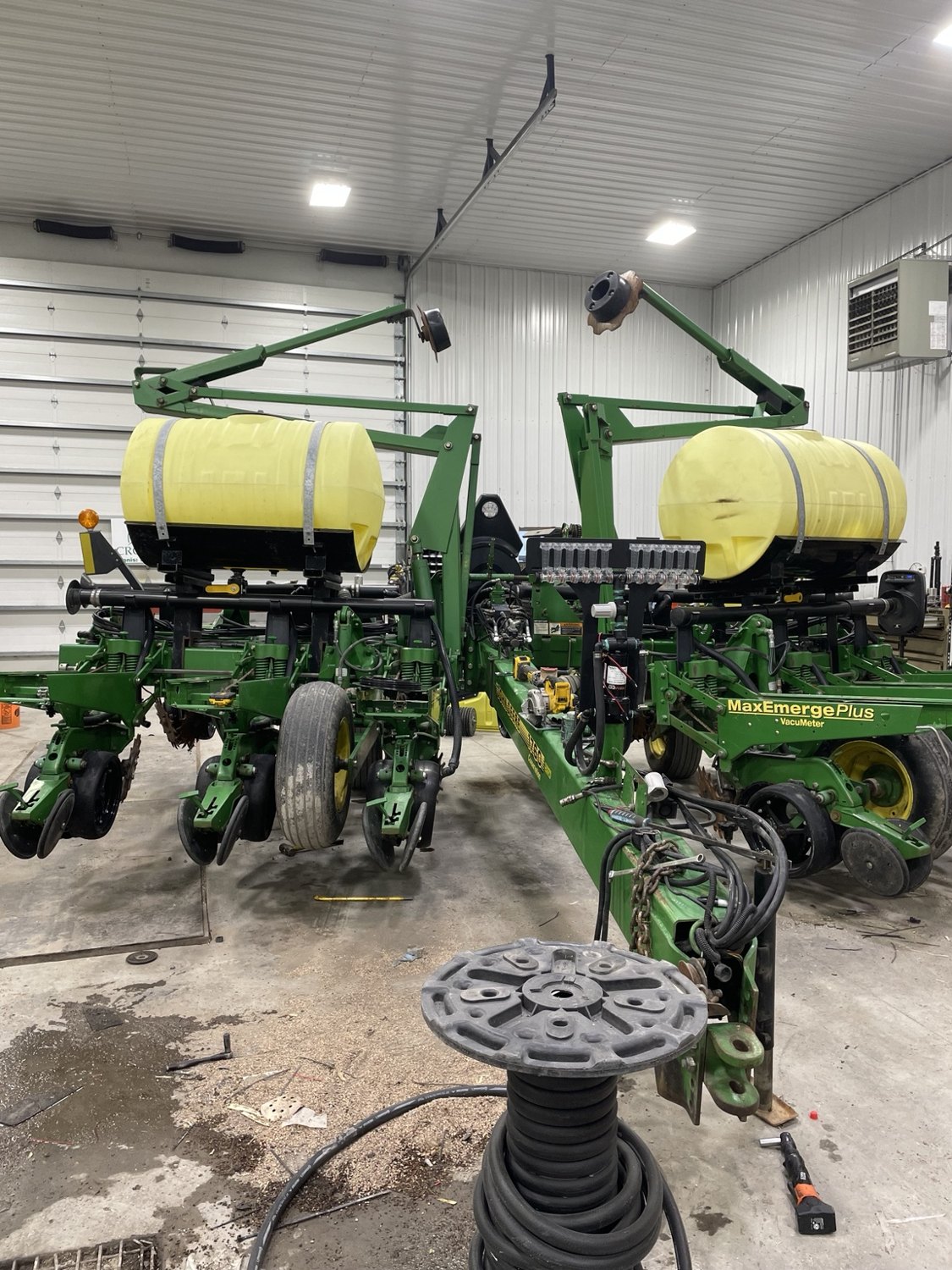 12-row Deere planter fitted with tanks